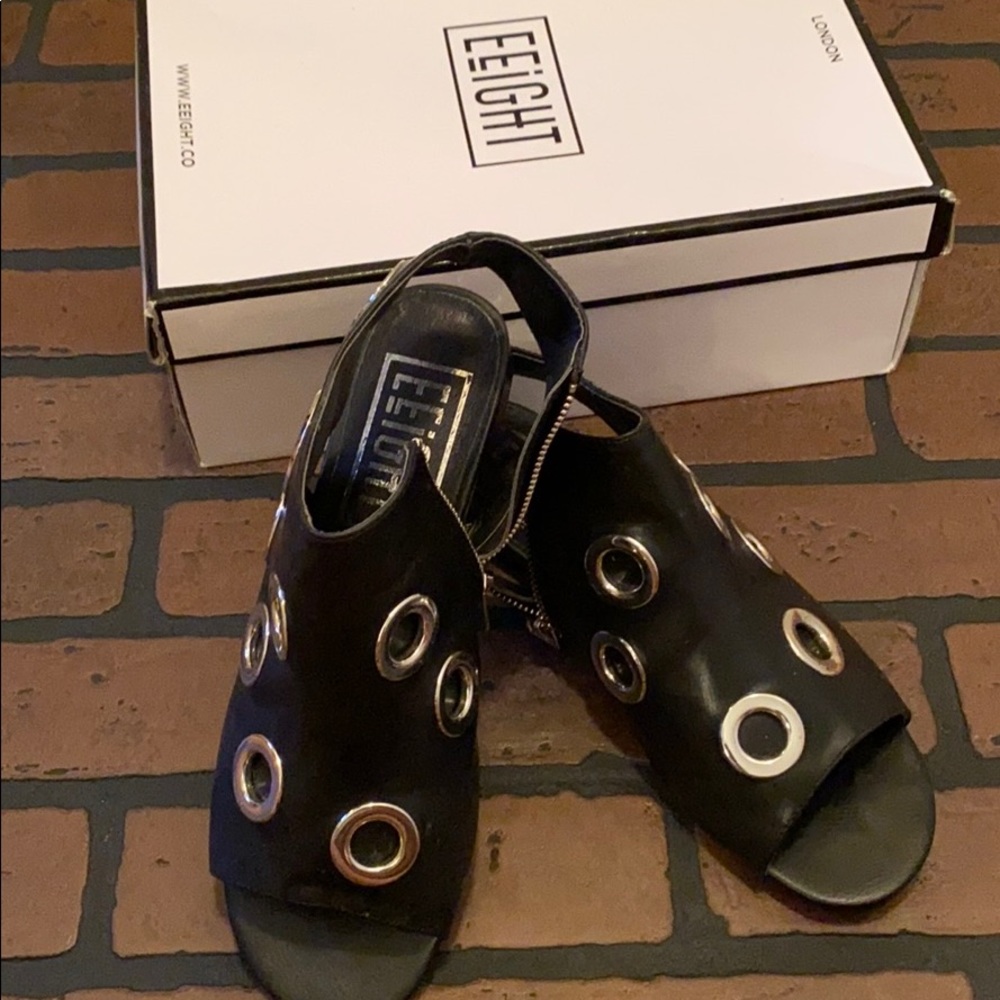 Women Eeight London Sandals